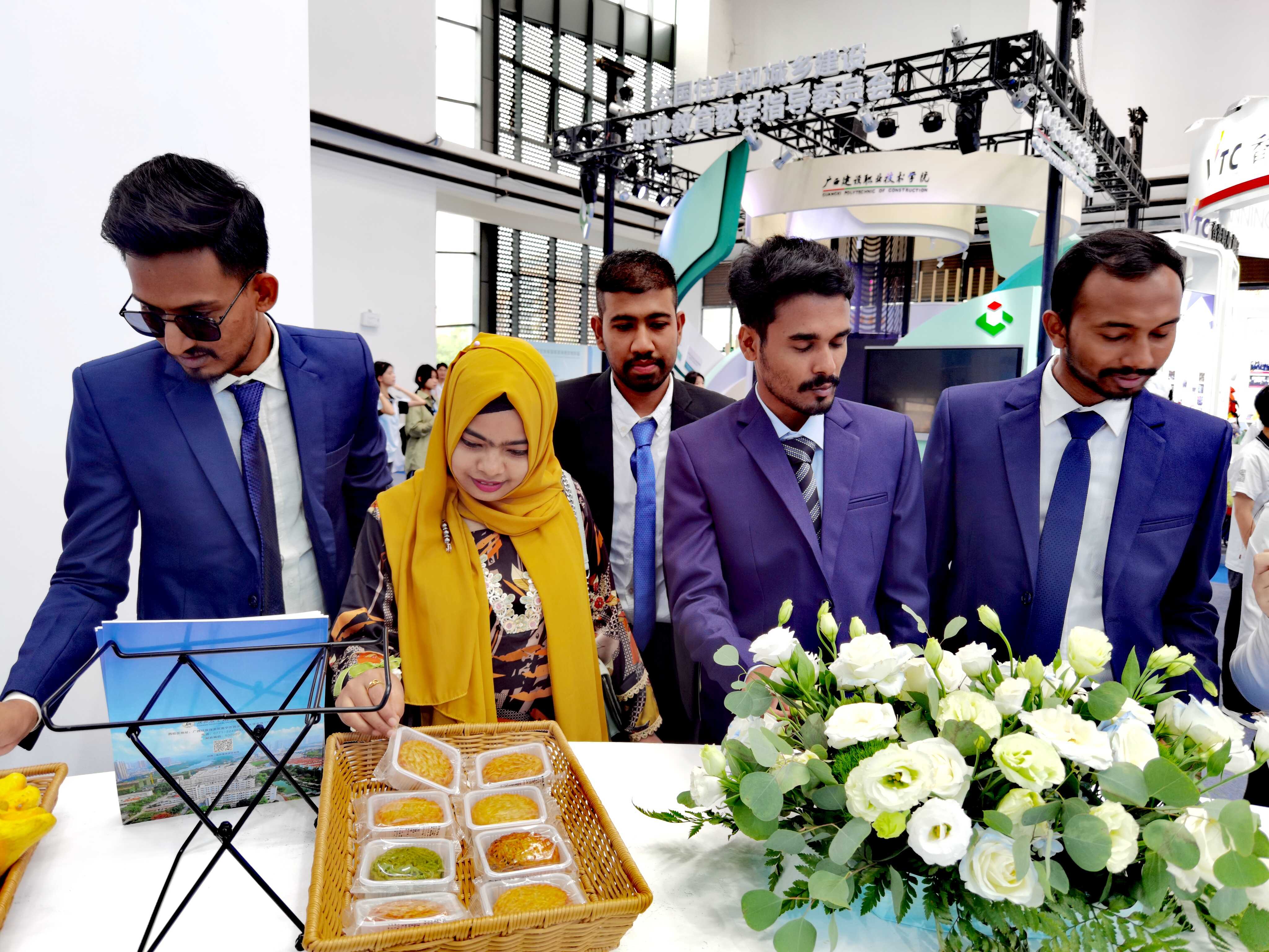 广西农业职业技术大学展位(卢卫 摄).jpg